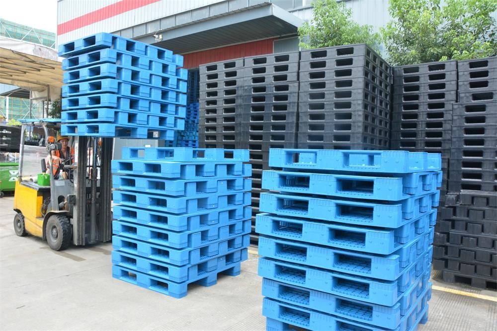 plastic pallets